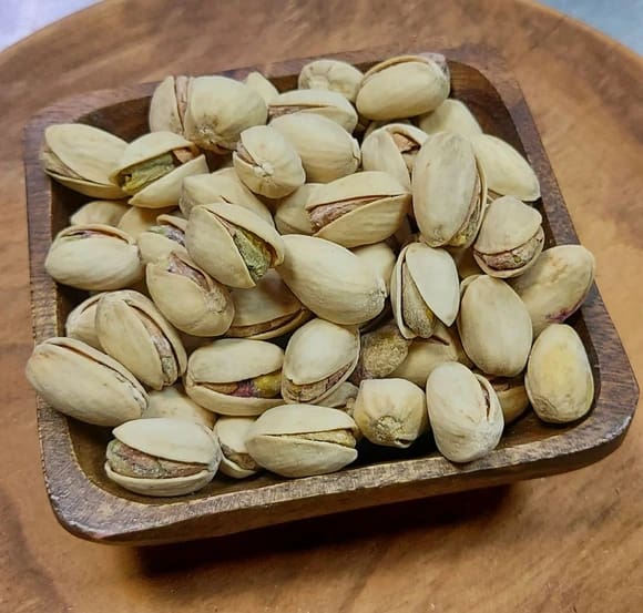 تصویر 2 از پسته اکبری خام و تازه با ارزش غذایی بالا